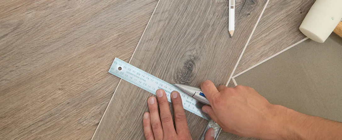 wineo Zubehör für Fußböden Trittschalldämmung Dämmmatte Dämmunterlagen Sockelleisten Fußleisten Bodenprofile Zollstock Cuttermesser Gummihammer